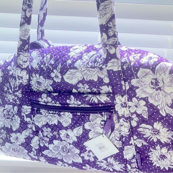 Vera Bradle Purple /White Rain Garden Travel Duffel 23x11x10D NWT - Picture 5 of 11